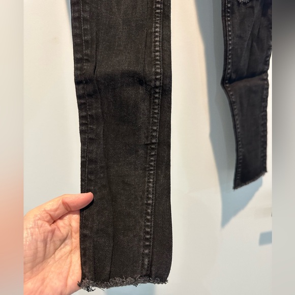 FOR BUYER H&M DIVIDED SUPER SKINNY ANKLE JEANS WITH RAW HEM - Picture 4 of 7